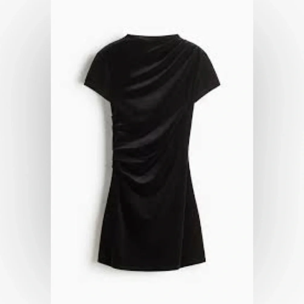 H&M | Black Velvet Mini Dress Size M NWOT - Picture 2 of 5